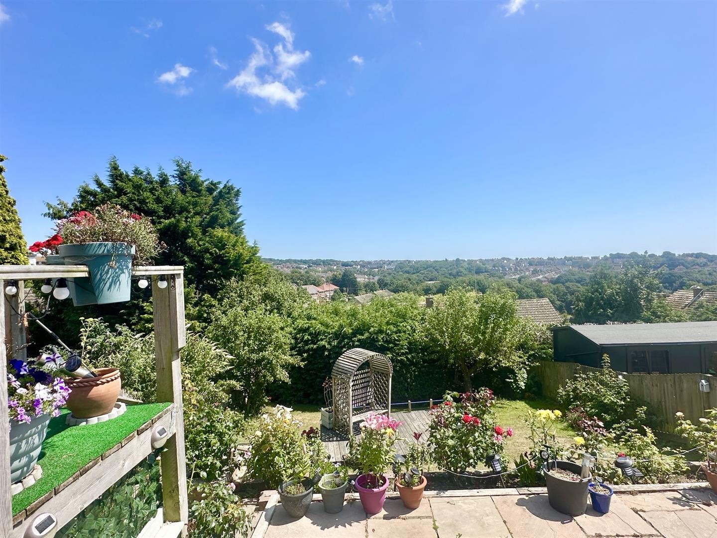 Pine Avenue, Hastings